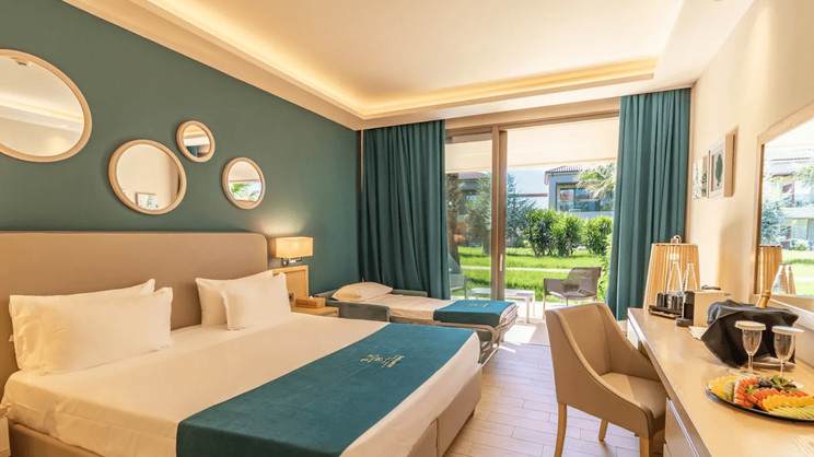 Almyros Beach Resort & Spa